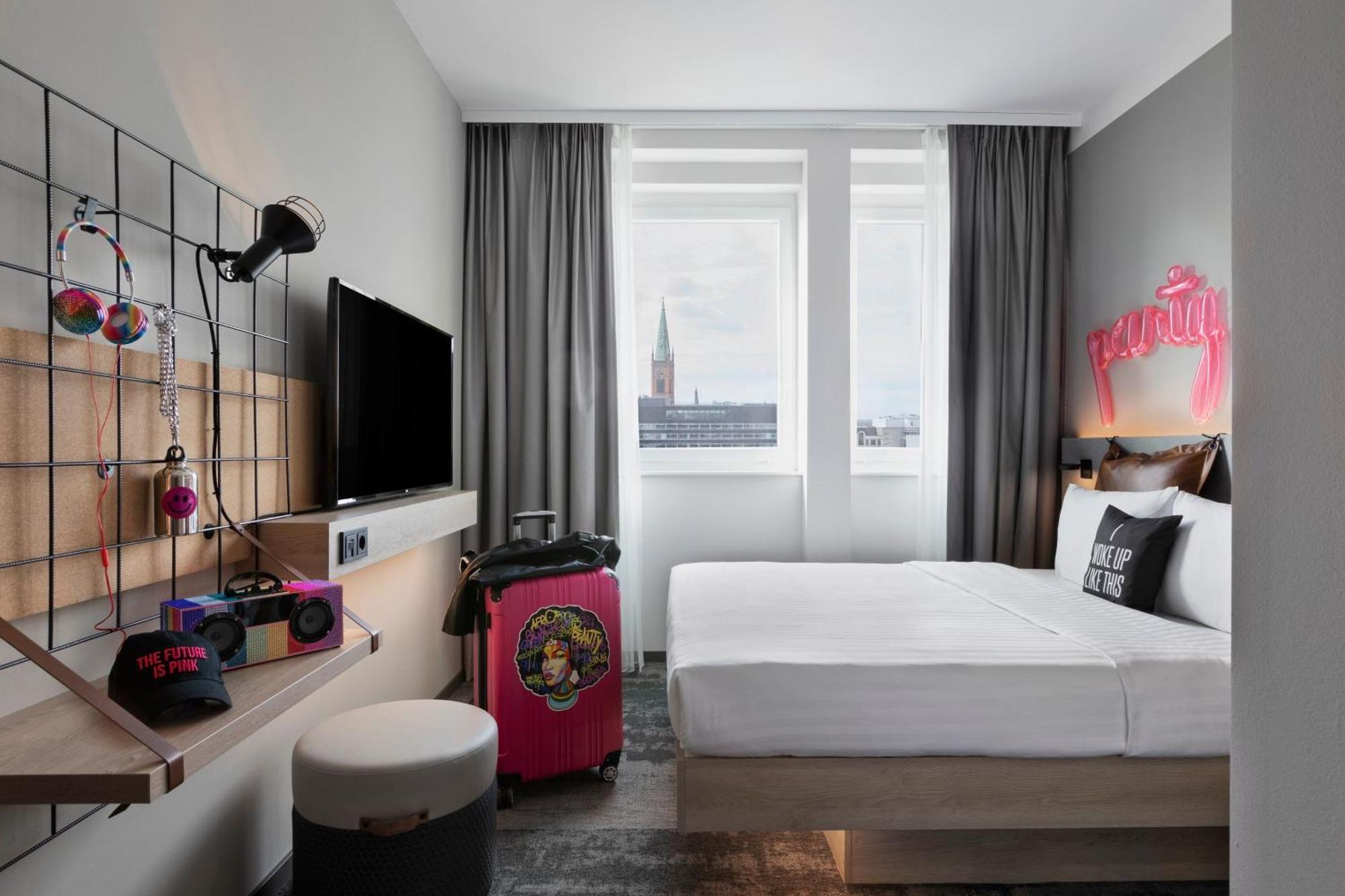 Moxy Duesseldorf City Exteriör bild