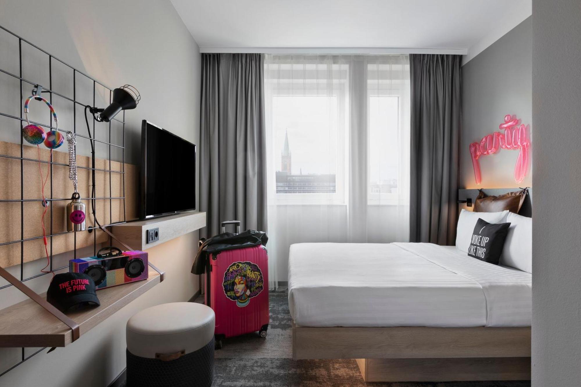 Moxy Duesseldorf City Exteriör bild