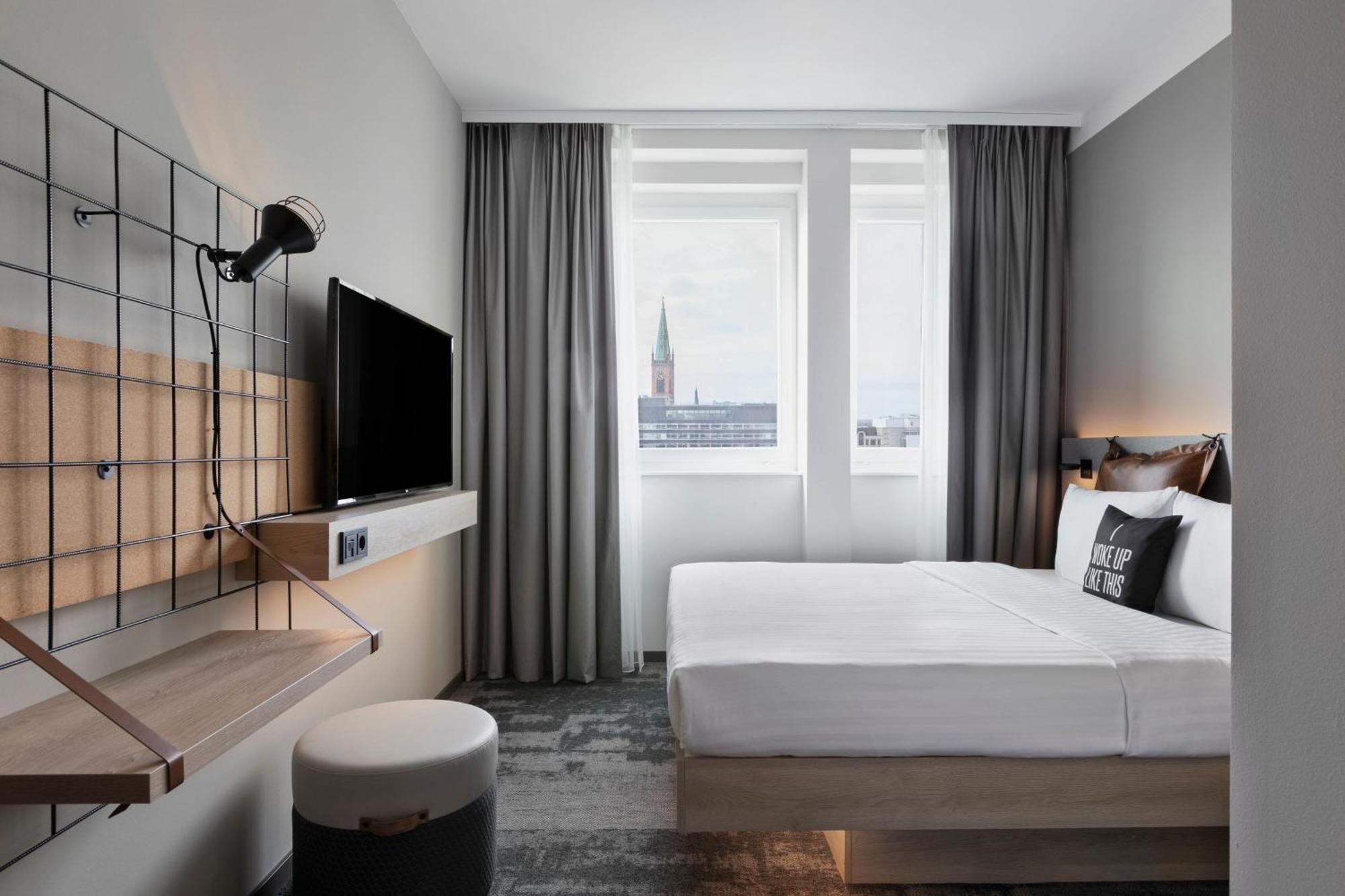 Moxy Duesseldorf City Exteriör bild